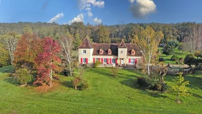 Propriété - 235 m² - 6 pièces