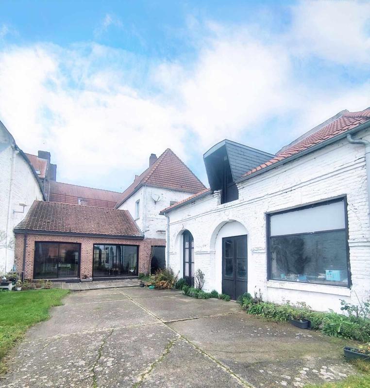 Maison - 320 m² - 10 pièces