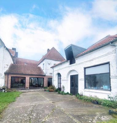 Maison - 320 m² - 10 pièces