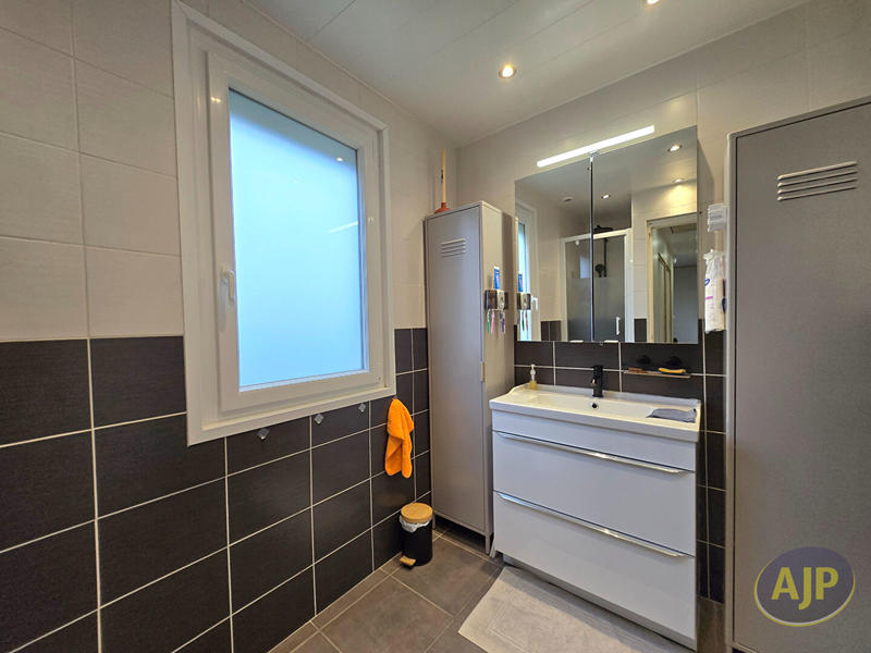 Maison - 95 m² - 5 pièces