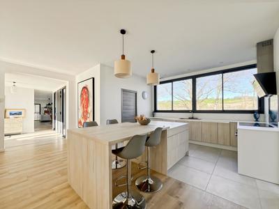 Maison - 198 m² - 5 pièces