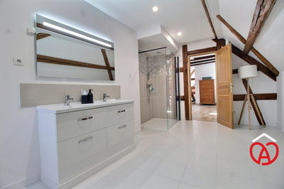 Maison - 181 m² - 8 pièces