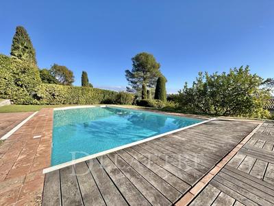 Villa - 172 m² - 8 pièces