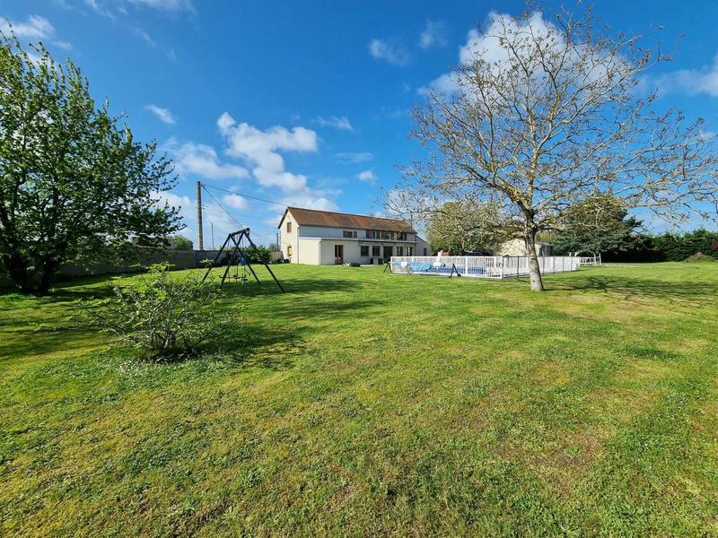 Demeure - 196 m² - 8 pièces