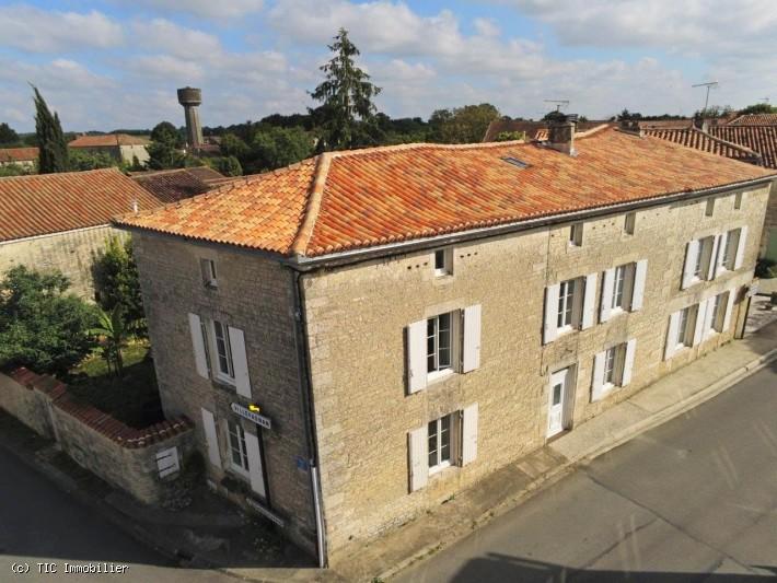 Maison de village - 214 m² - 7 pièces