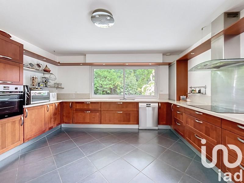 Maison - 250 m² - 8 pièces