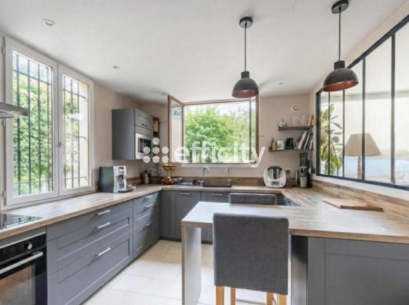 Maison ancienne - 247 m² - 12 pièces