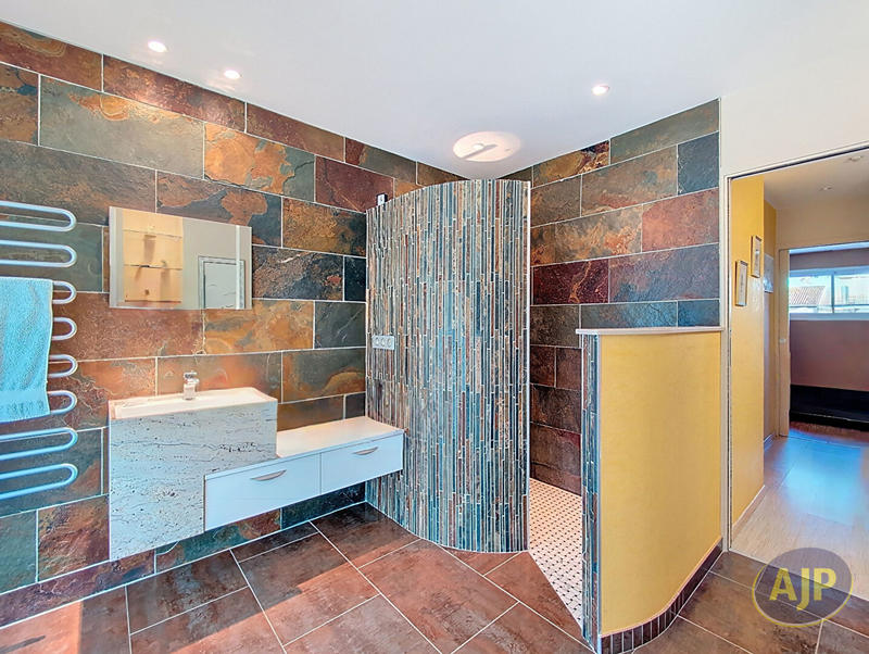 Maison - 394 m² - 15 pièces