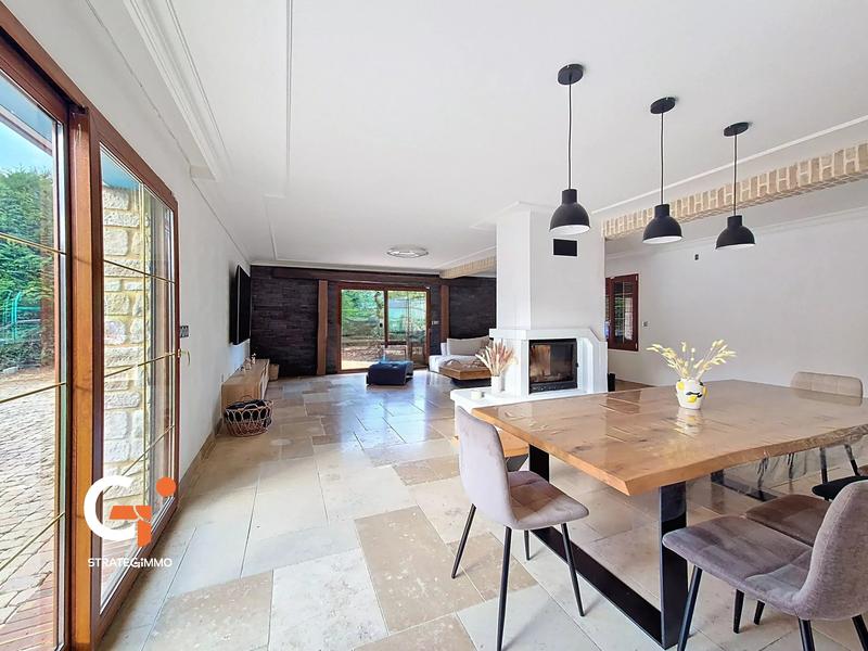 Maison - 260 m² - 6 pièces