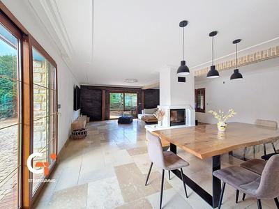 Maison - 260 m² - 6 pièces