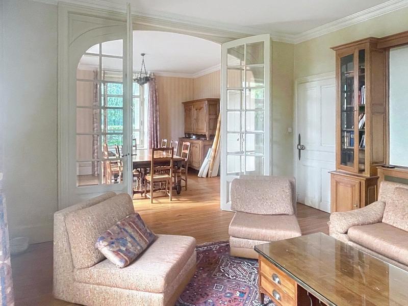 Maison - 329 m² - 11 pièces