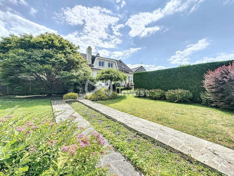 Maison - 157 m² - 10 pièces