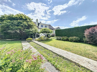 Maison - 157 m² - 10 pièces