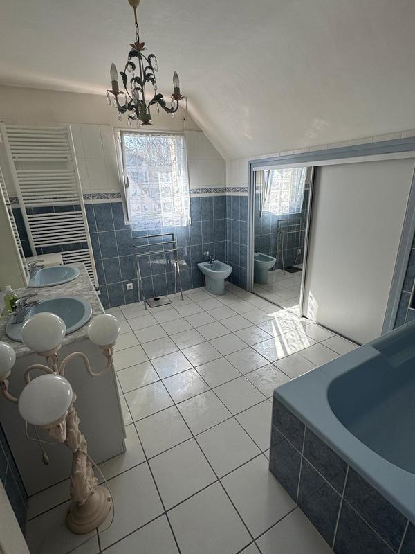 Maison traditionnelle - 204 m² - 8 pièces