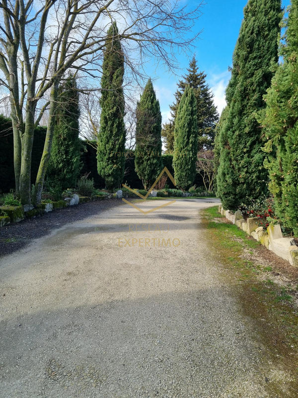 Maison - 223 m² - 12 pièces