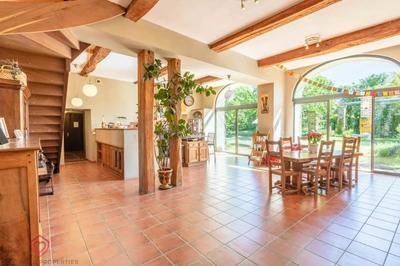 Corps de ferme - 700 m² - 17 pièces