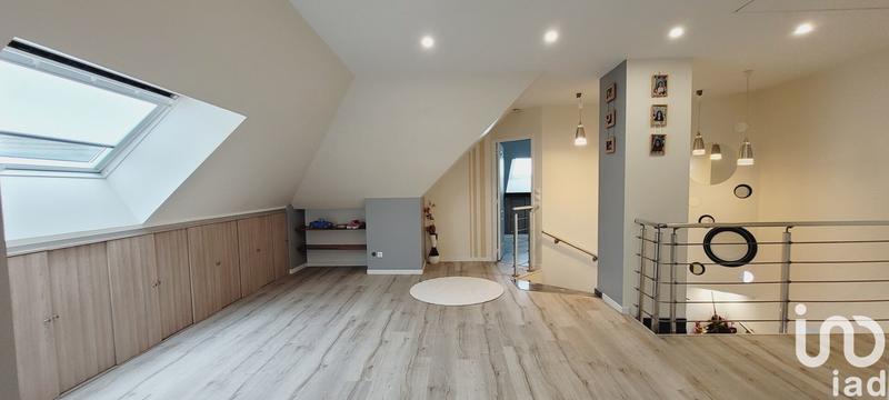 Maison - 240 m² - 9 pièces
