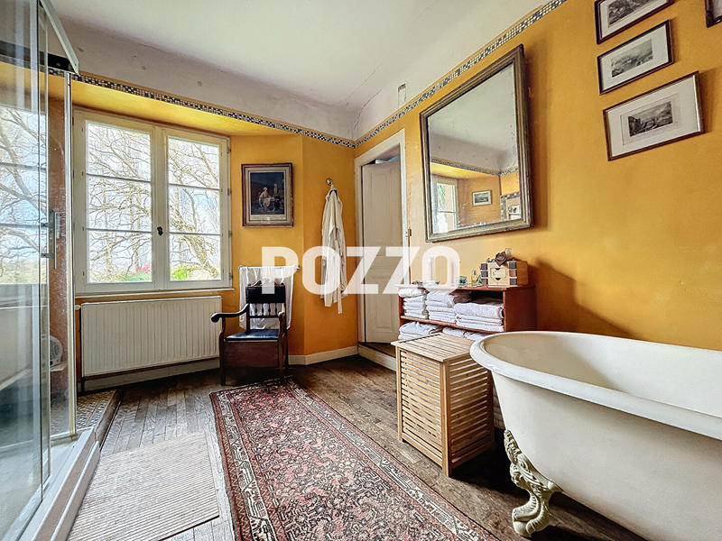 Maison - 439 m² - 16 pièces