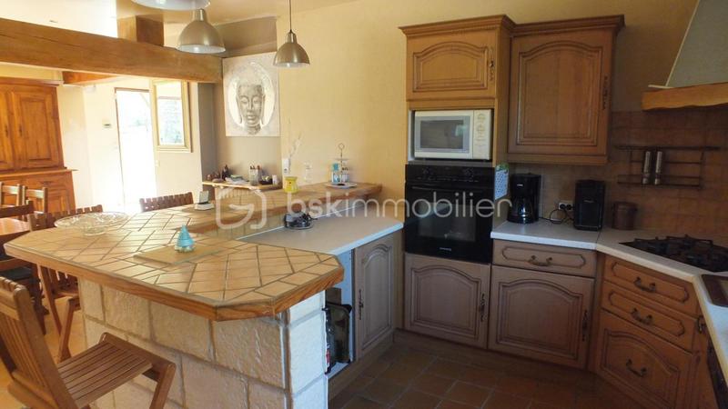 Maison traditionnelle - 219 m² - 10 pièces