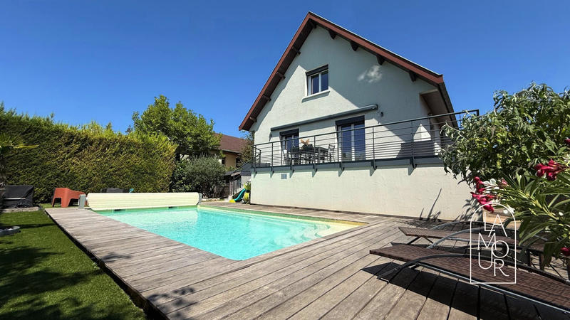 Maison traditionnelle - 193 m² - 9 pièces