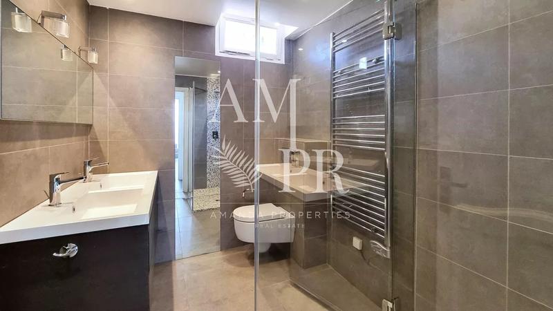 Villa - 250 m² - 8 pièces