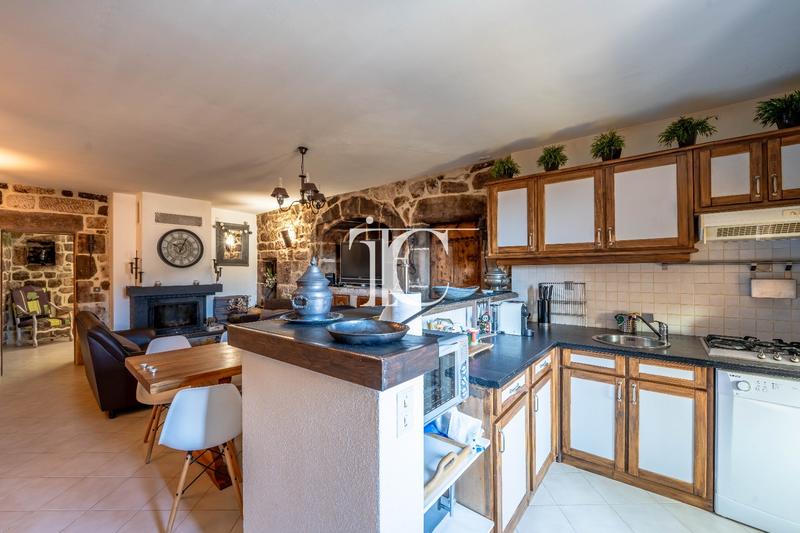 Maison de village - 274 m² - 9 pièces