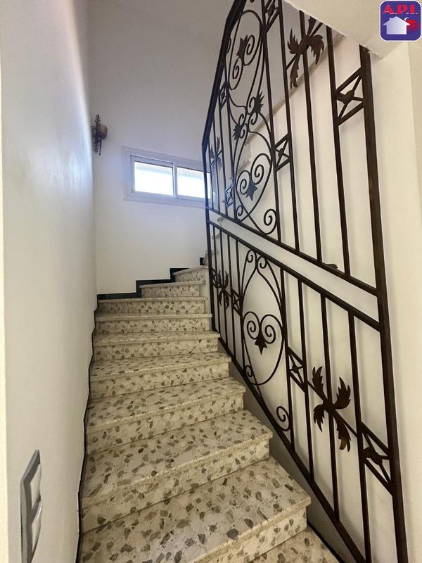 Maison - 249 m² - 7 pièces