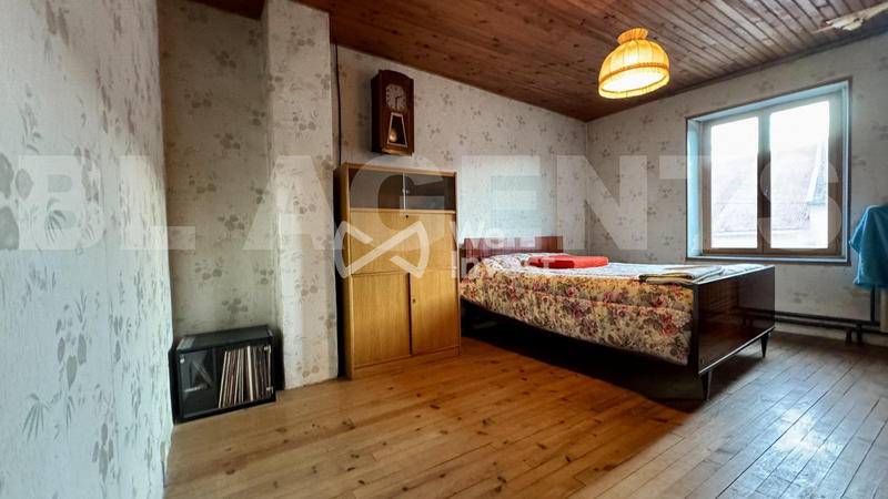 Maison - 231 m² - 7 pièces