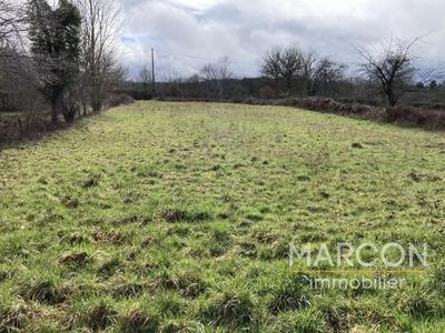Terrain constructible - 1 868 m²