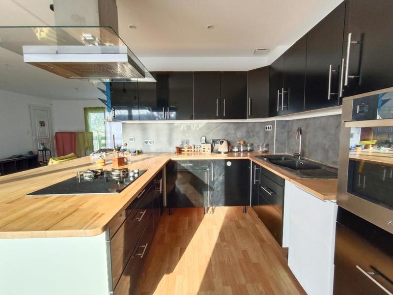 Maison - 96 m² - 5 pièces