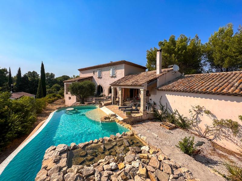 Maison - 260 m² - 7 pièces