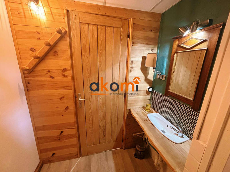 Local commercial - 232 m² - 9 pièces