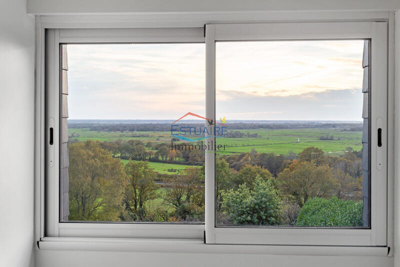 Maison traditionnelle - 163 m² - 6 pièces