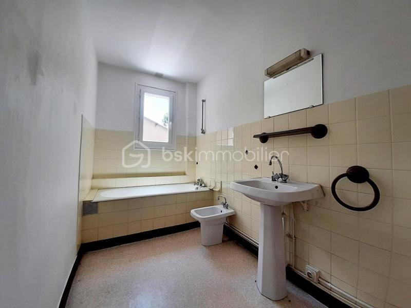 Maison - 230 m² - 11 pièces