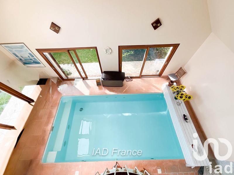 Maison - 232 m² - 9 pièces