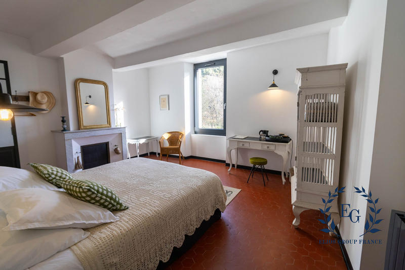 Maison - 482 m² - 14 pièces