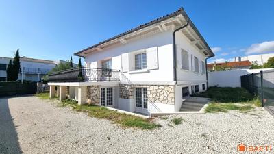 Maison - 160 m² - 8 pièces