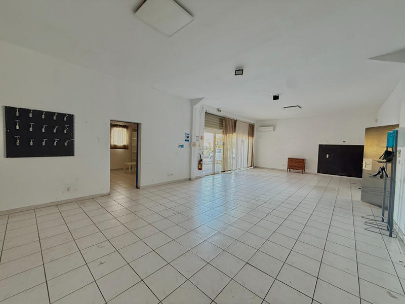 Local commercial - 250 m² - 4 pièces