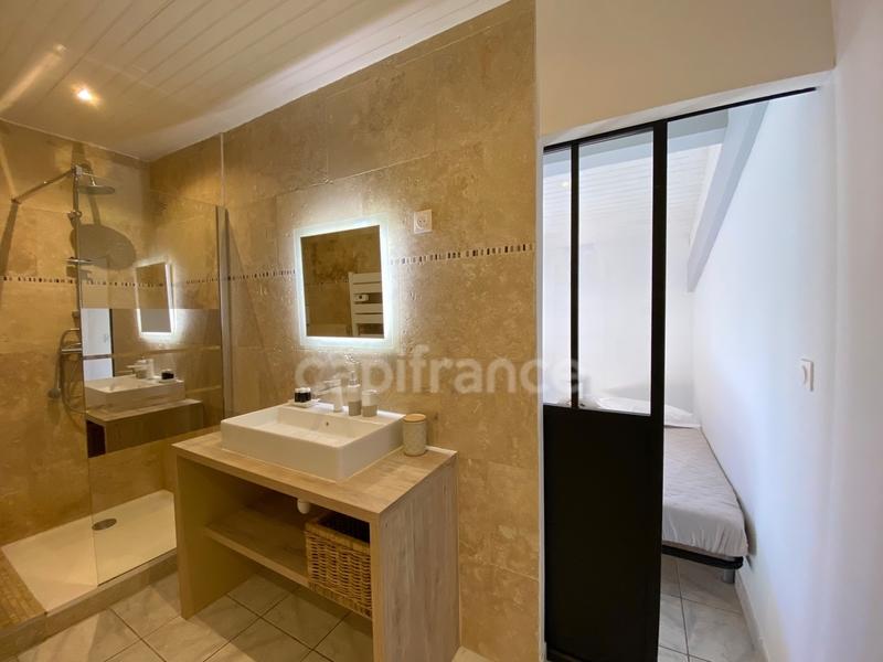 Propriété - 240 m² - 10 pièces