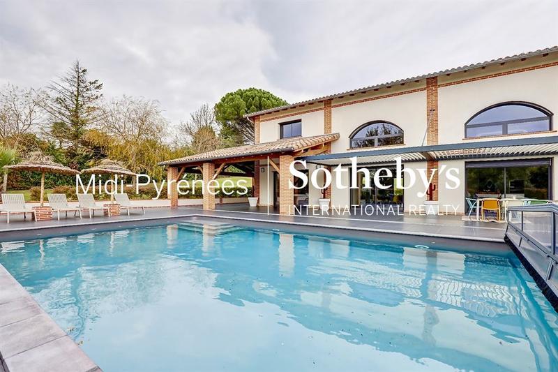 Maison - 320 m² - 9 pièces