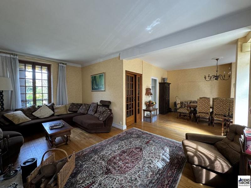 Maison traditionnelle - 140 m² - 8 pièces