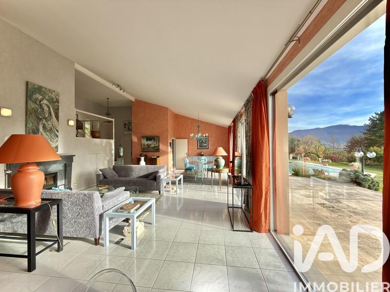 Maison - 210 m² - 8 pièces