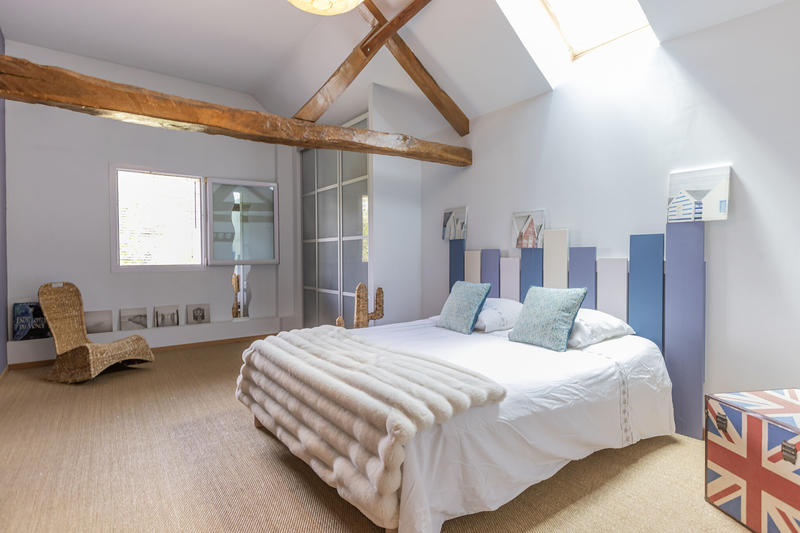 Maison - 300 m² - 11 pièces