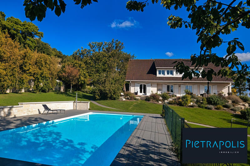 Villa - 313 m² - 8 pièces