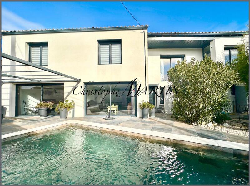 Maison - 212 m² - 8 pièces