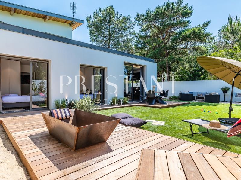 Maison - 265 m² - 9 pièces