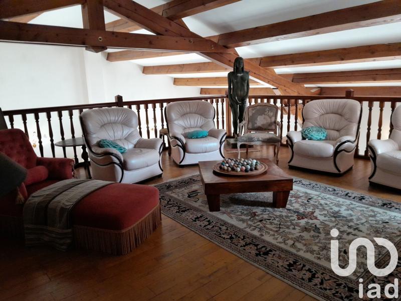 Maison - 665 m² - 10 pièces