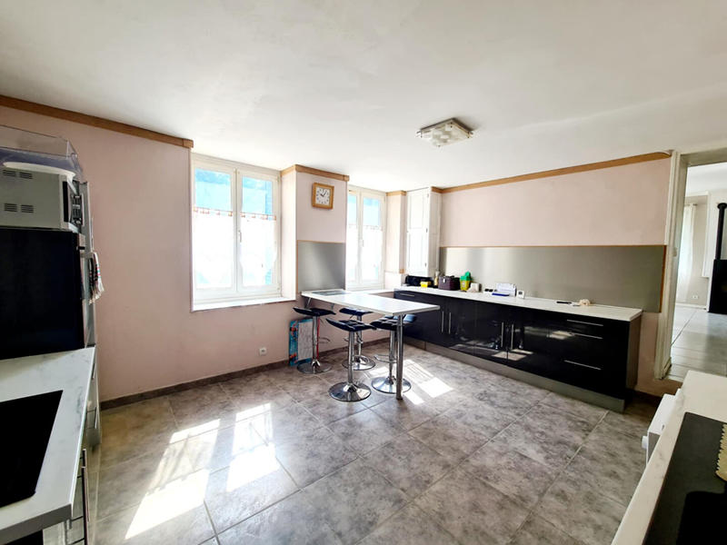 Maison - 180 m² - 7 pièces