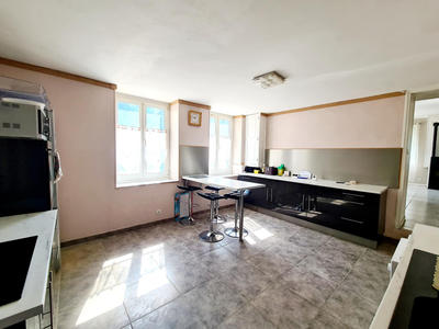 Maison - 180 m² - 7 pièces