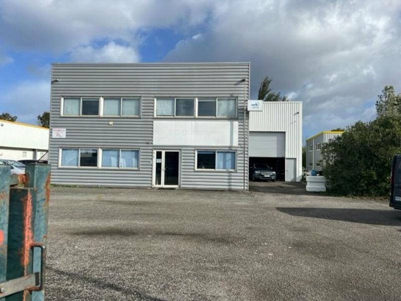 Local d'activité / Entrepôt - 610 m²